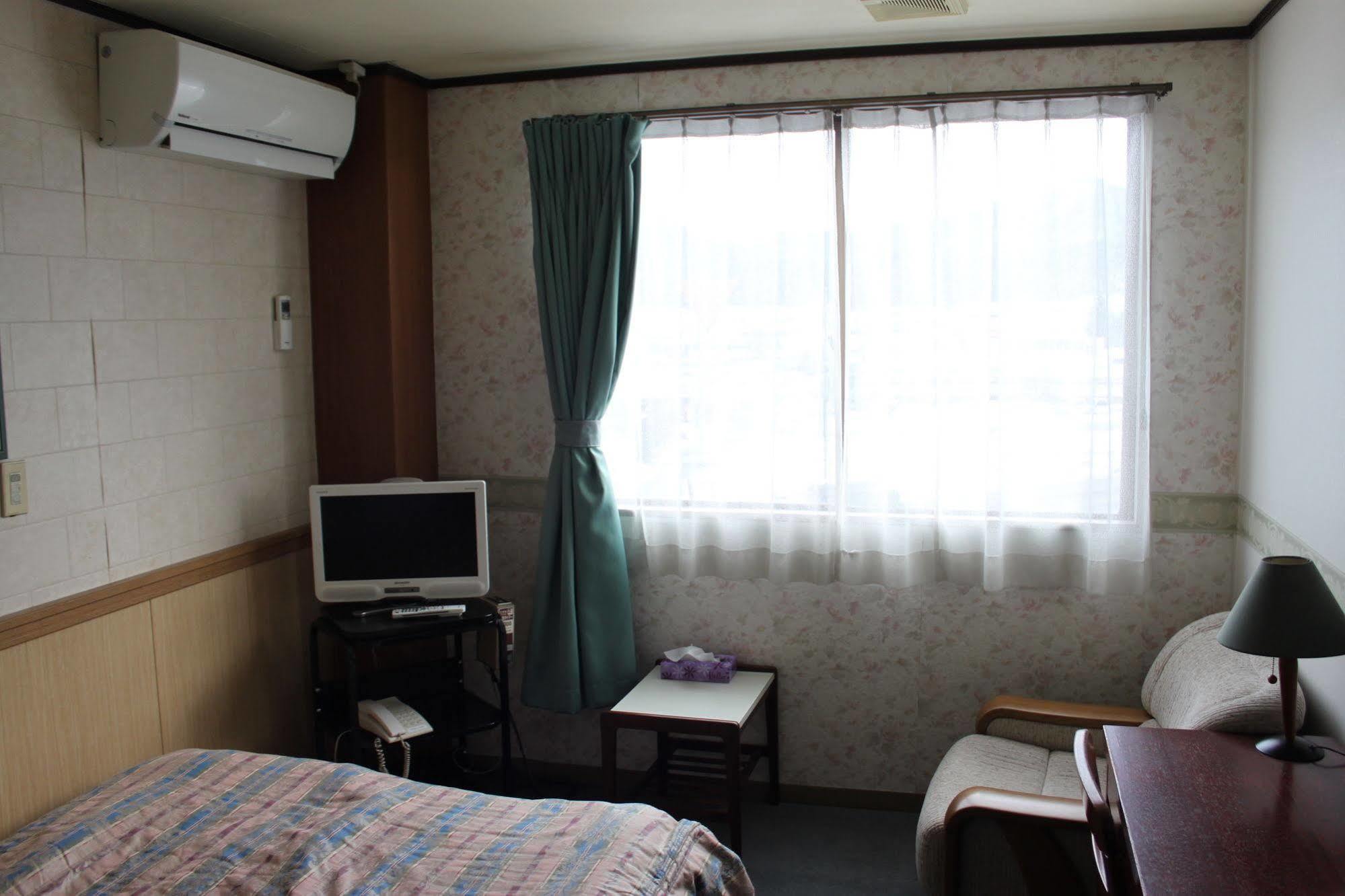Business Hotel Fujimi Fujiyoshida Exterior photo